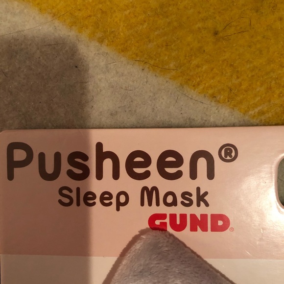 Pusheen Sleep Mask - Picture 3 of 3